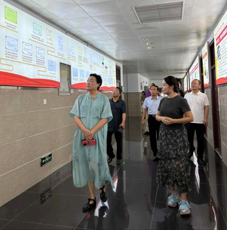 校领导到马克思主义学院现场办公